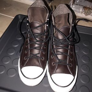 Winter Converse Unisex Shoes Women’s size 7